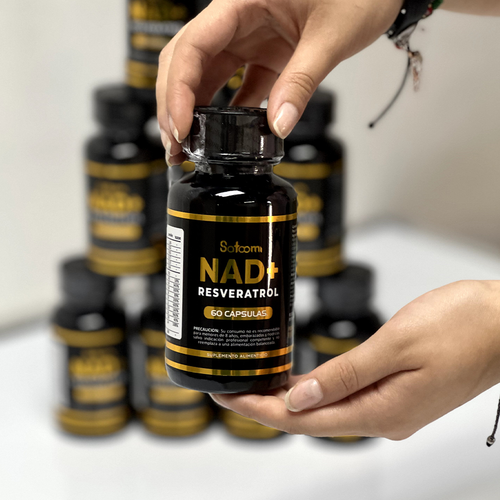 Frasco negro y dorado de Resveratrol mas NAD Satoomi, 60 capsulas